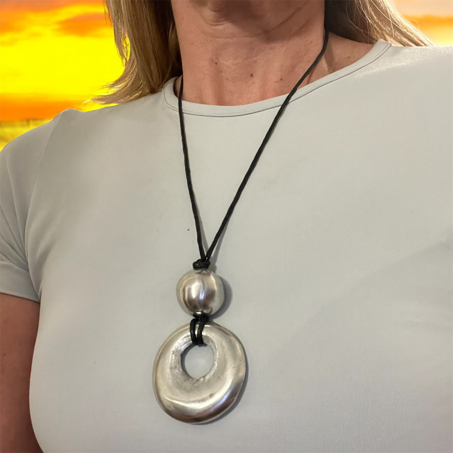 Necklace Court Ronde Bombe