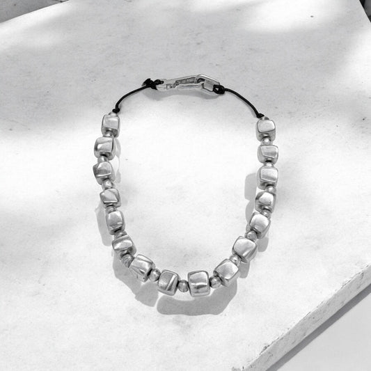 Necklace Cubes and Rounds