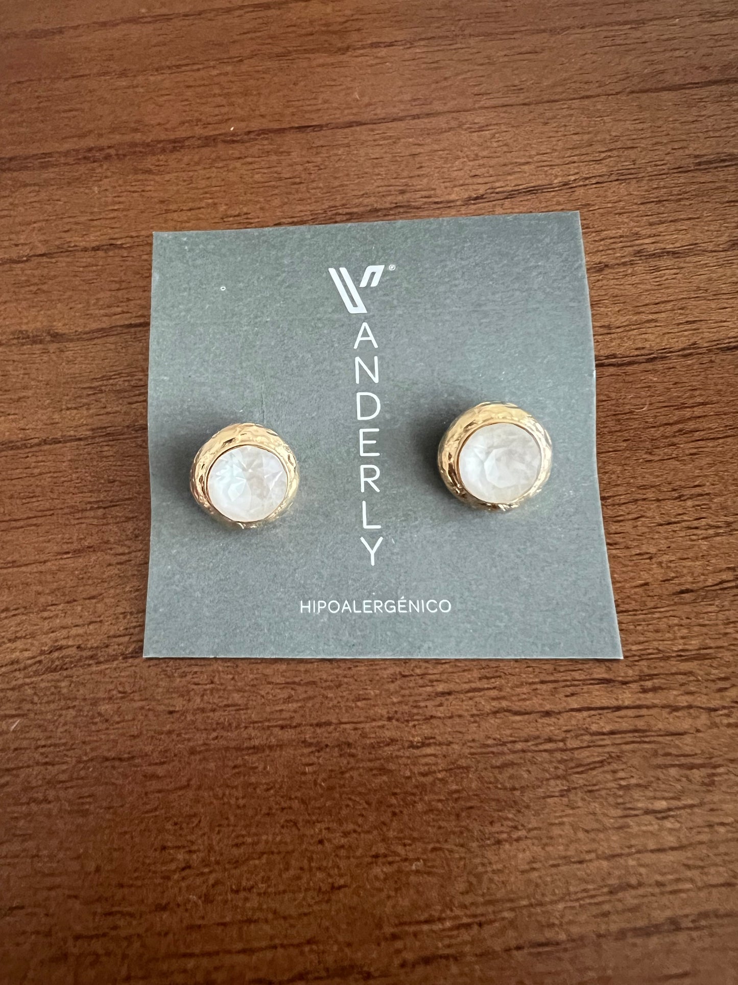 Small Stone Round Earrings
